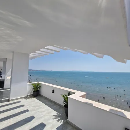 Villa Skyline Penthouse Wrap-around Terrace & Outdoors Jacuzzi
