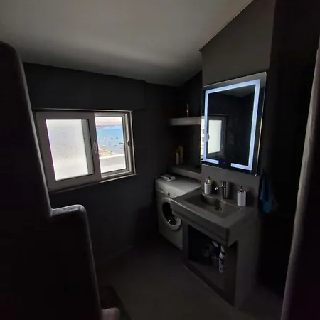 Skyline Penthouse Wrap-around Terrace & Outdoors Jacuzzi *
