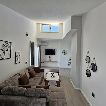 Skyline Penthouse Wrap-around Terrace & Outdoors Jacuzzi