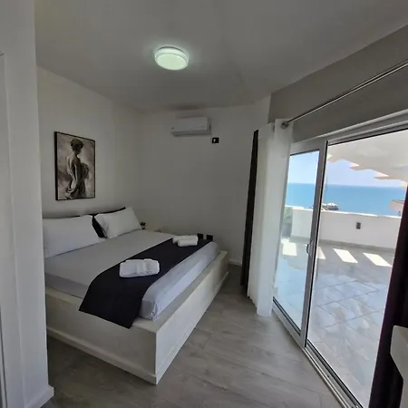 Skyline Penthouse Wrap-around Terrace & Outdoors Jacuzzi * Durres
