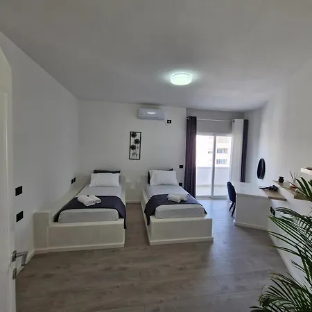 Skyline Penthouse Wrap-around Terrace & Outdoors Jacuzzi